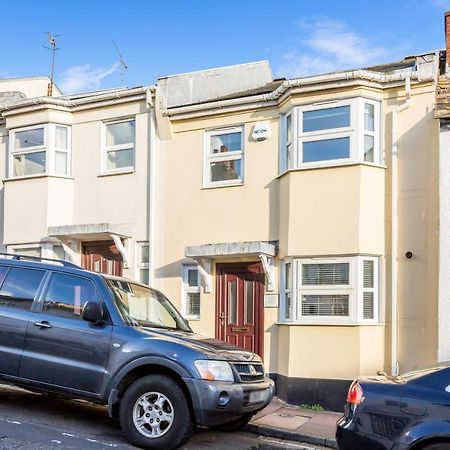 Modern Mews House With Free Parking Space, And Patio By Huluki Sussex Stays Hove Exterior foto