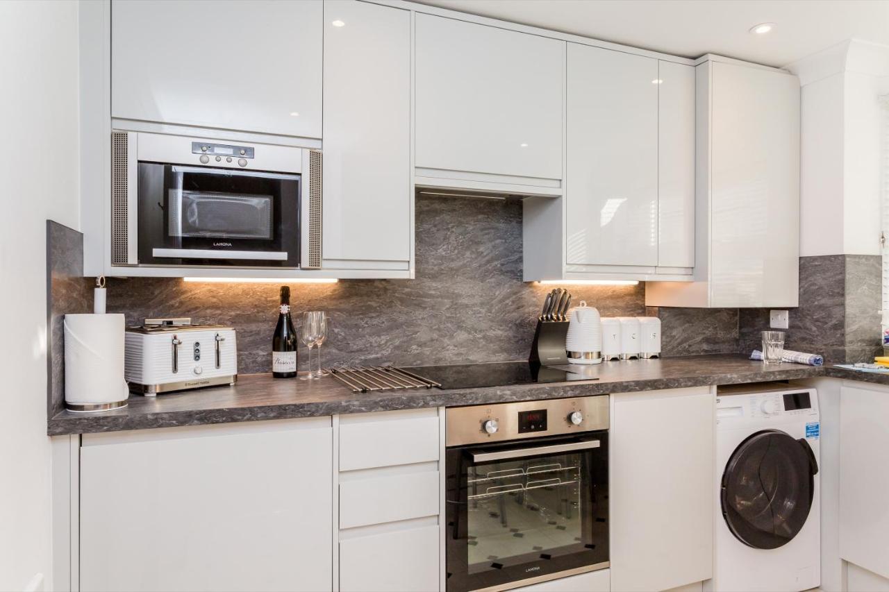 Modern Mews House With Free Parking Space, And Patio By Huluki Sussex Stays Hove Exterior foto