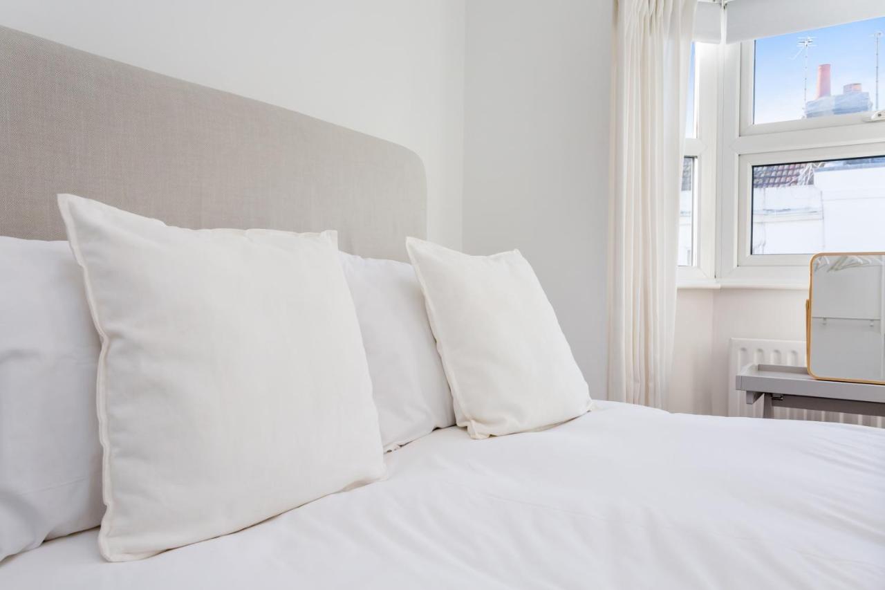 Modern Mews House With Free Parking Space, And Patio By Huluki Sussex Stays Hove Exterior foto
