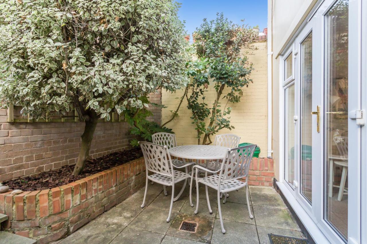 Modern Mews House With Free Parking Space, And Patio By Huluki Sussex Stays Hove Exterior foto
