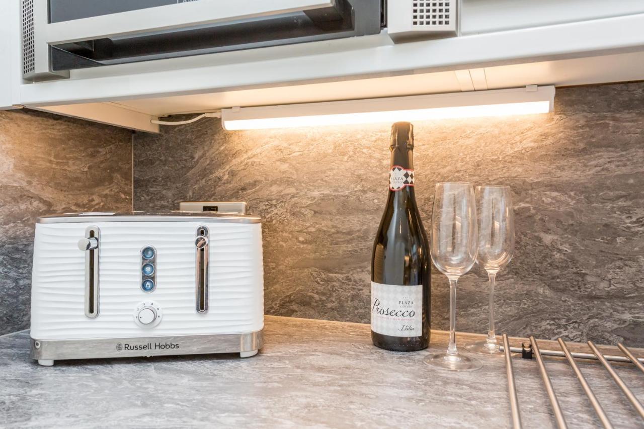 Modern Mews House With Free Parking Space, And Patio By Huluki Sussex Stays Hove Exterior foto